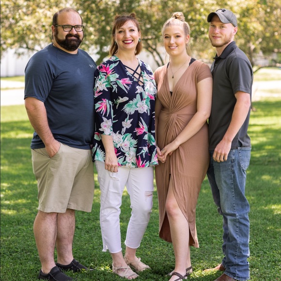 Meet your Posher, Mandy - Picture 2 of 3